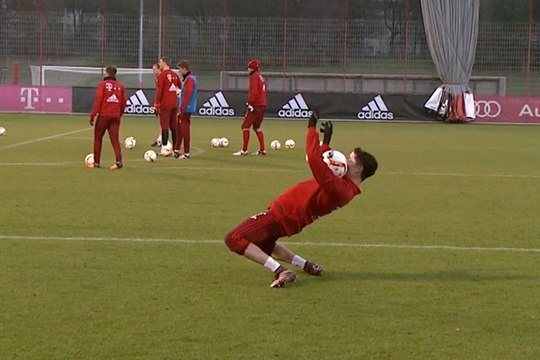 Zap Foot du 2 décembre: Lewandowski nous dévoile sa technique, C.Ronaldo enchaîne les gestes, expulsé pour avoir involontairement tiré sur l'arbitre assistant