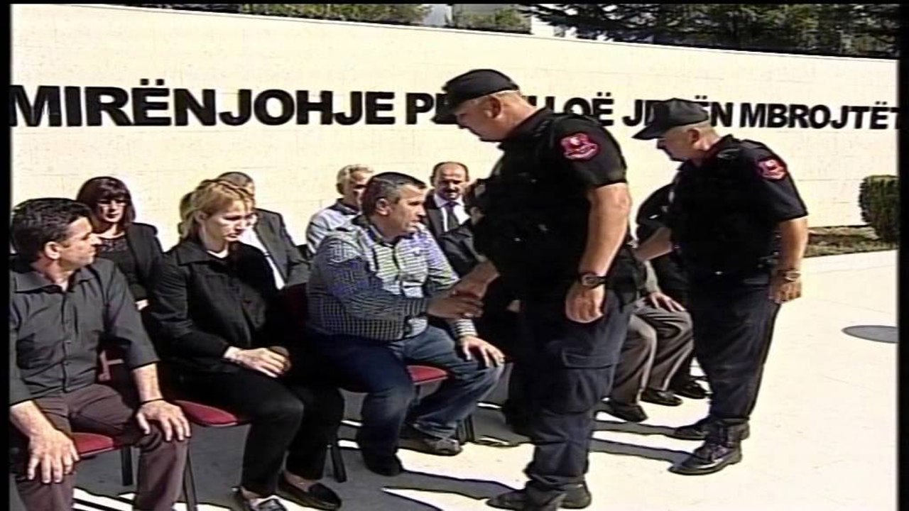 I GJITHE SHTETI NDERON ME HOMAZHE DESHMORIN SIMON GJETA QE RA NE KRYE TE DETYRES LAJM