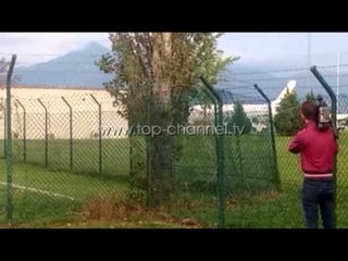 PA KOMENT /  Avioni me kombëtaren serbe ulet në aeroportin e Rinasit