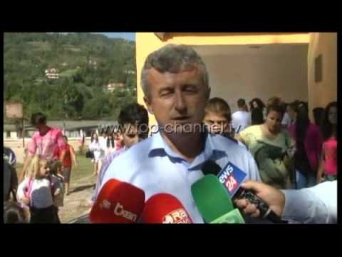 Librazhd, bojkotohet mësimi në Hotolisht; mësuesit në protestë - Top Channel Albania - News - Lajme