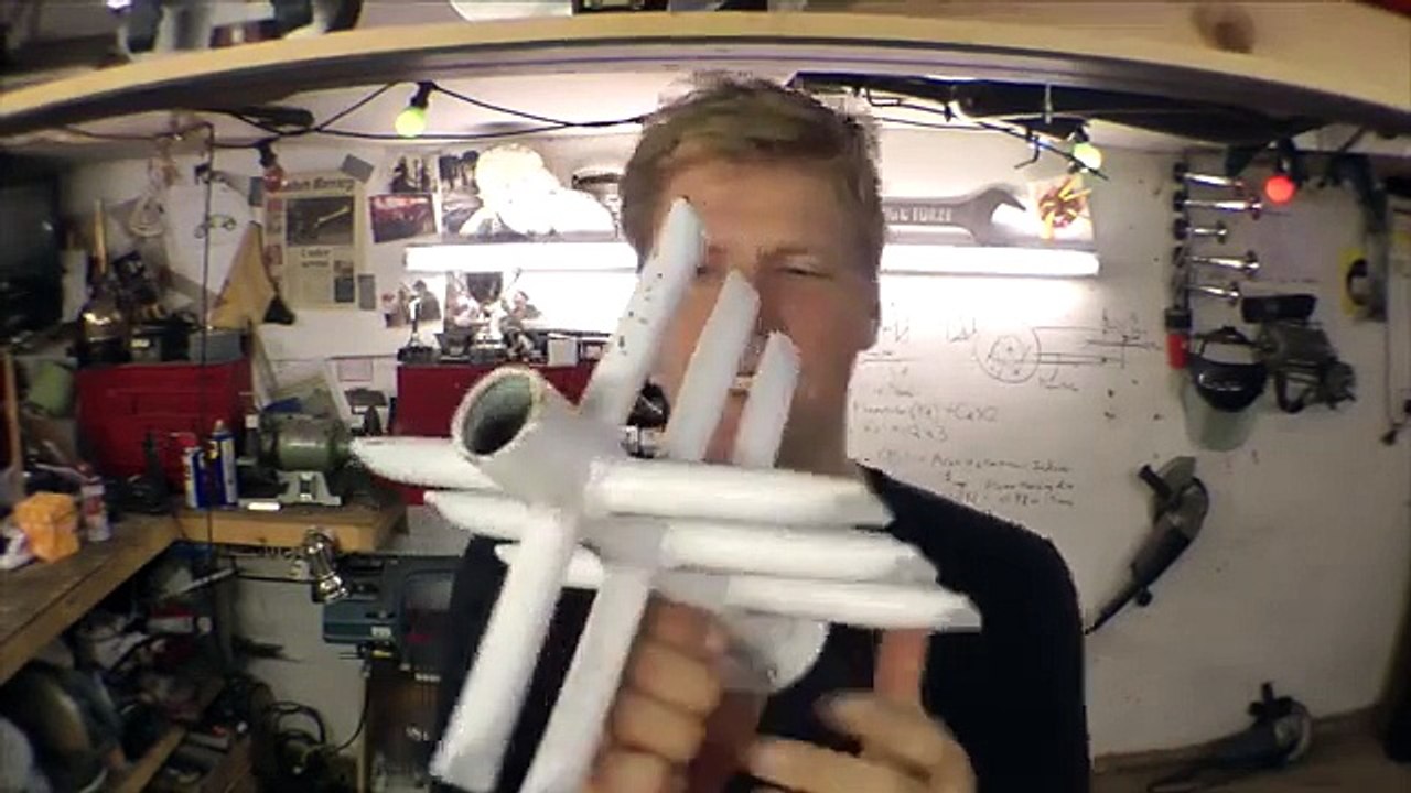 Este Gajo construiu uma bicicleta com rodas de gelo!