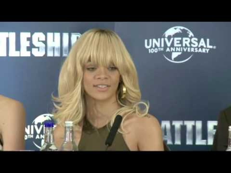 MEGAN FOX SHTATEZENE RIHANNA MOHON NJE LIDHJE TE MUNDSHME ME ASHTON KUTCHER LAJM