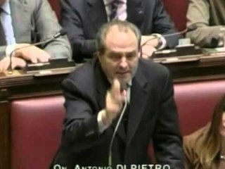 VETEVRASJET DHE KRIZA PERPLASJE NE PARLAMENTIN ITALIAN AKUZA MONTIT LAJM