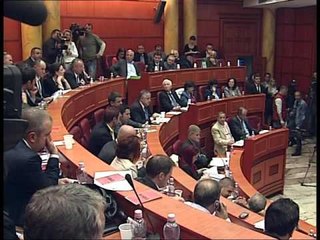 AKUZAT NDAJ BASHES PS,KA SHPERBLYER ME KREDI TE BUTE GARDISTIN LLUPO LAJM