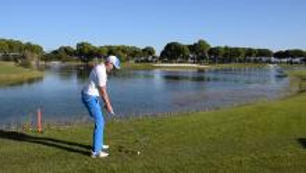 Water Skim Shot Golf Challenge