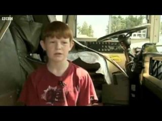 MREKULLIA E 13 VJECARIT PAS ATAKUT TE SHOFERIT MERR DREJTIMIN E AUTOBUZIT LAJM