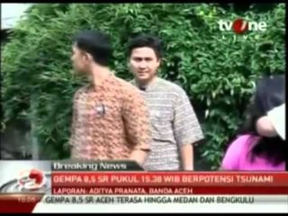 NUK KA TSUNAMI TERHIQET ALARMI I NGRITUR NE INDONEZI PAS TERMETIT LAJM