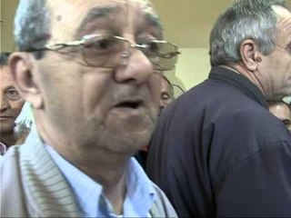 RRADHET E PENSIONISTEVE RIKTHEHET KAOSI NE SPORTELET E POSTES SHQIPTARE LAJM