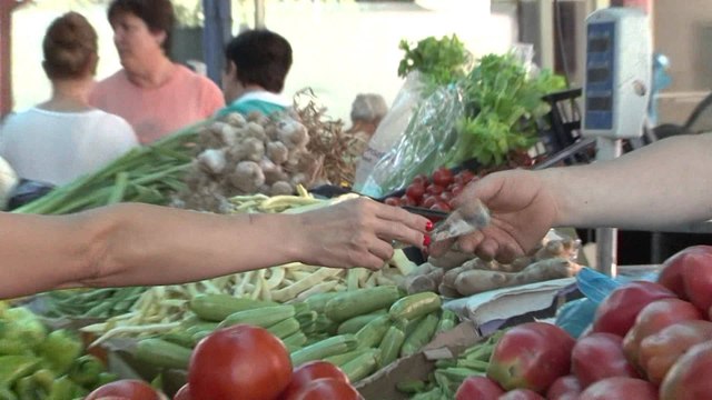 RRITEN ÇMIMET E USHQIMEVE NE SHTATOR ULEN KOSTOT E TRANSPORTIT, INFLACIONI NË SHTATOR 2.2 %