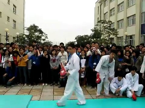 CBl Taekwondo ĐH Thăng Long thứ 4 15-12-2010 MVI 3054