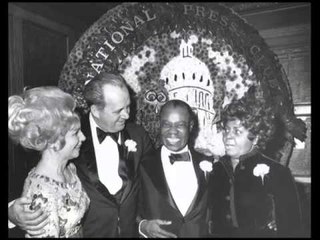 RREGJISTRIMI I RRALLE PUBLIKOHET PERFORMANCA LIVE E LUIS ARMSTRONG LAJM