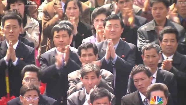 KOREA E VERIUT TREGON MUSKUJT GJATE PARADES PER 70 VJETORIN E PARTISE KOMUNISTE LAJM