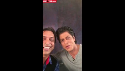 Shahrukh khan Kissing Shoaib Akhtar Fun