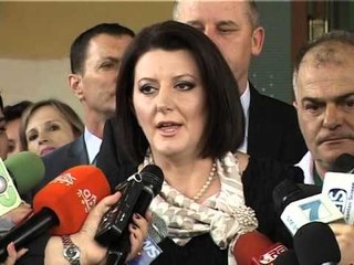 TOPI ME JAHJAGEN VIZITOJNE TE PLAGOSURAT E AKSIDENTIT NE SPITALIN USHTARAK LAJM