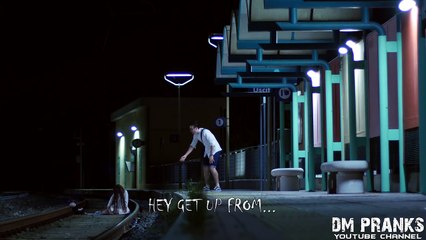 Intentaron Ayudar A Esta Niña Llorando En La Noche Y Casi Mueren Del Susto