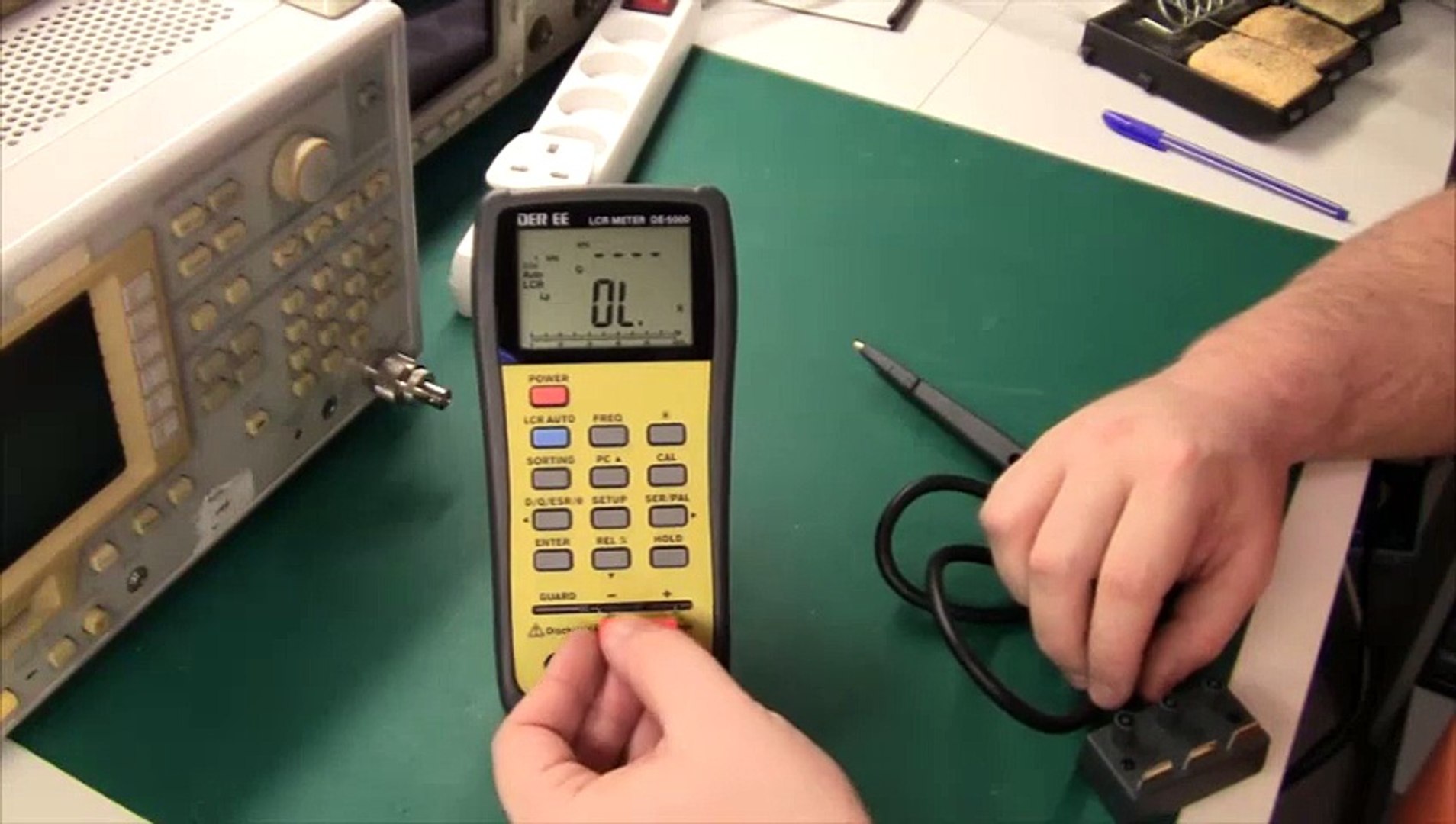 DER EE DE-5000 High Accuracy Handheld LCR Meter Main unit only W95 H188