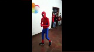 Spiderman réalise un FAIL ultime à un anniversaire - vidéo Dailymotion