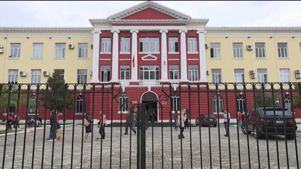 NIS VITI I RI AKADEMIK STUDENTET HEDHIN SYTE NGA PROFESIONE QE KERKOHEN NGA TREGU LAJM