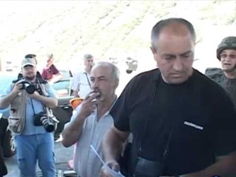 SERBET NE PROTESTE KUNDER HAPJES SE ZYRES ADMINISTRATIVE NE VERI LAJM