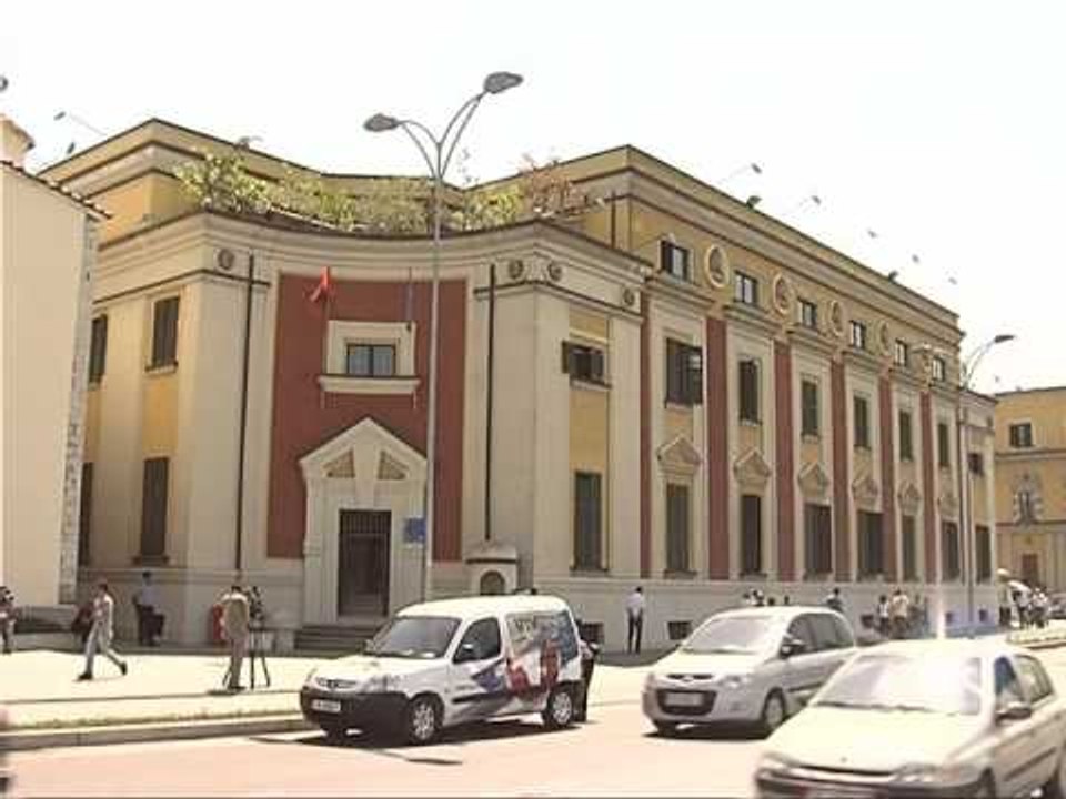 ROKADE NE BASHKI PETRIT VASILI NENKRYETAR PAS LARGIMIT TE EDMOND PANARITIT LAJM