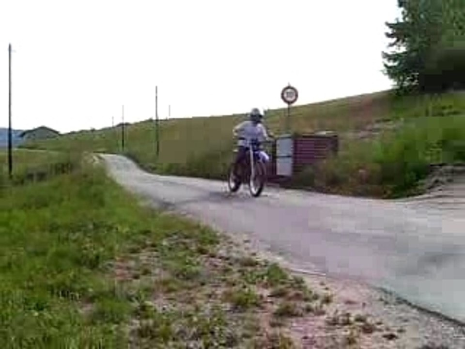 CLIP0883