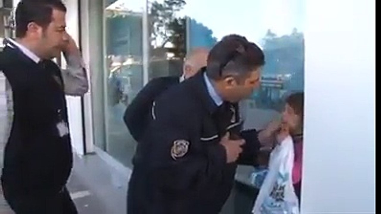 Heart breaking video of a 5 years old Syrian girl