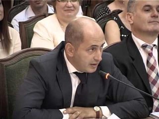 GRUPET E INTERESIT JAPIN MENDIMIN E TYRE PER MENYREN E HEQJES SE IMUNITETIT LAJM