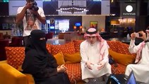 Suudi Arabistan'da kadınlar seçme ve seçilme hakkını ilk kez kullanıyor