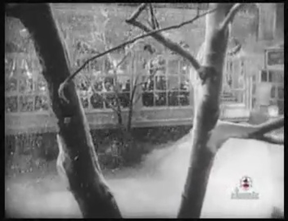 It's time for Christmas movies !  Here's a classic!