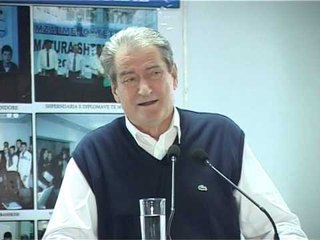 BERISHA NE KAMEZ INAGURON SHKOLLEN E RE “100 VJETORI I PAVARESISE” LAJM