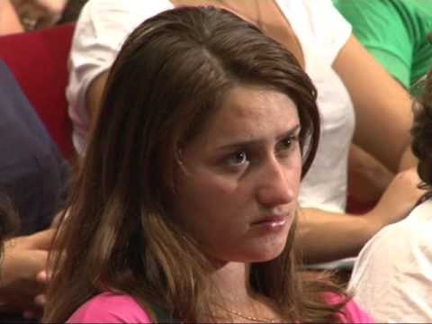 SHQIPERIA ESHTE GRUA EDI RAMA VIJON NE LEZHE TURIN E TIJ ME GRATE DHE VAJZAT LAJM