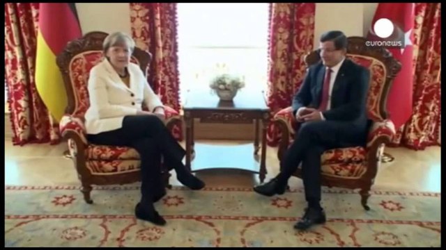 KANCELARJA MERKEL MBERRIN NE TURQI PER TE DISKUTUAR MBI KRIZEN E EMIGRANTEVE LAJM