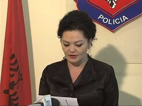 TRAFIKU I DROGES PRANGOSET NJE I SHUMEKERKUAR DHE NJE OFICER POLICIE LAJM