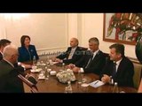 Tejkalimi i krizës, Jahjaga takohet me krerët e pushtetit - Top Channel Albania - News - Lajme