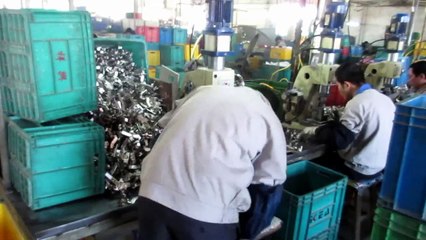 Herrajes para Muebles de Cocina - China: Bisagra de Cazoleta PREMIUM / Production 5