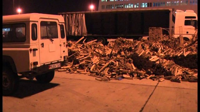KAPET 1 TON MARIUHANE MES LENDES DRUSORE NE NJE KAMION NE PORTIN E DURRESIT LAJM