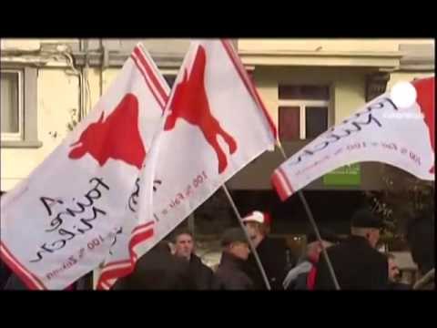FERMERET NE PROTESTE QELLOJNE ME QUMESHT SELINE E PARLAMENTIT EUROPIAN LAJM 2