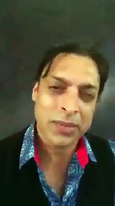 Shoaib Akhtar's latest video with 'King of Bollywood' Shahrukh Khan who also kisses Akhtar