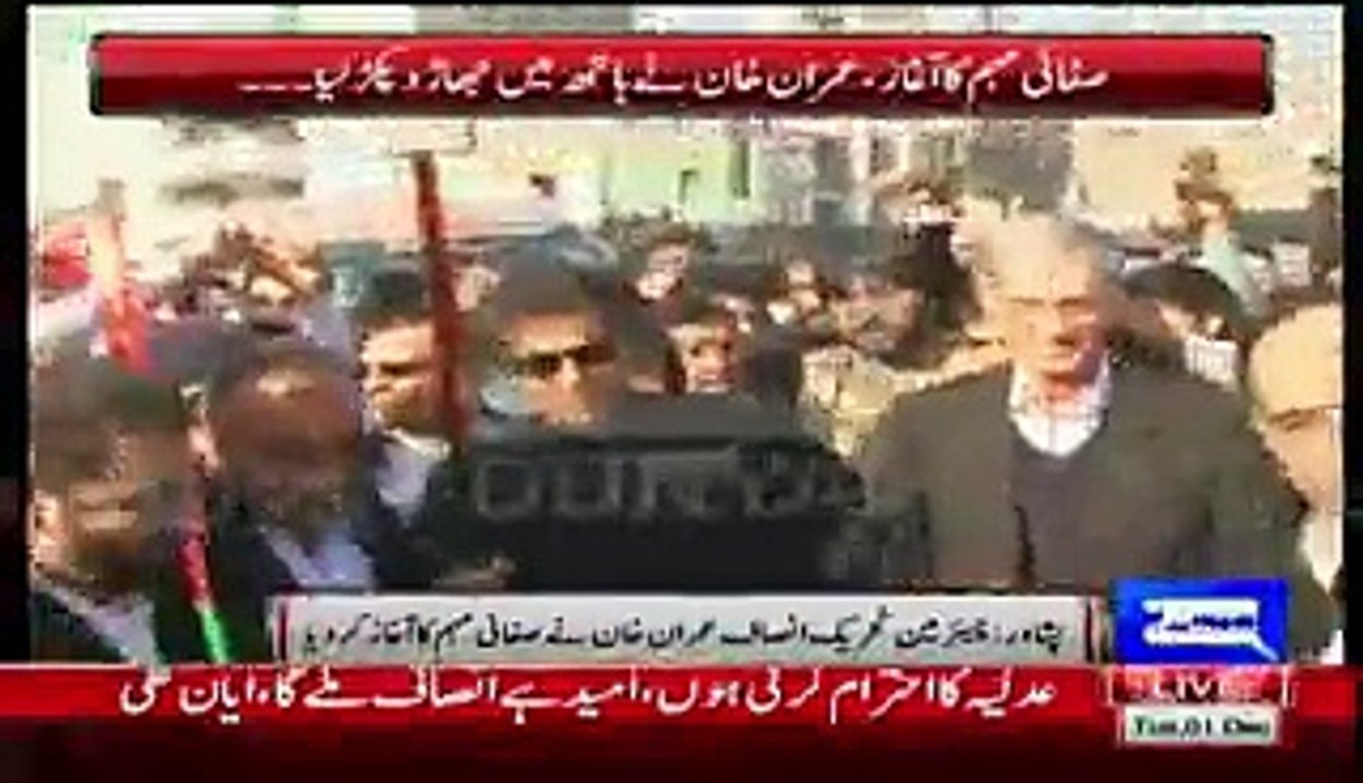 Kaptaan Leading from the Front Picks Broom for Cleanliness Drive in Peshawar