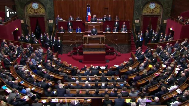 La popularité de François Hollande au plus haut après les attentats