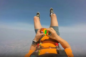 Rubik Küpü Havada Çözdü