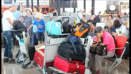 BLLOKOHEN AEROPORTET NE BALI DHE JAVA TE INDONEZISE PER SHKAK TE HIRIT VULLKANIK LAJM