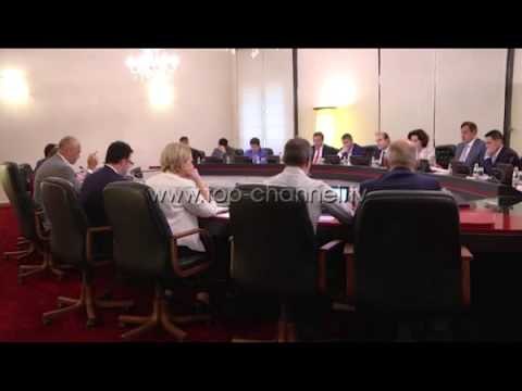 Shitet eurobondi; Qeveria, gati 300-500 mln euro borxh - Top Channel Albania - News - Lajme