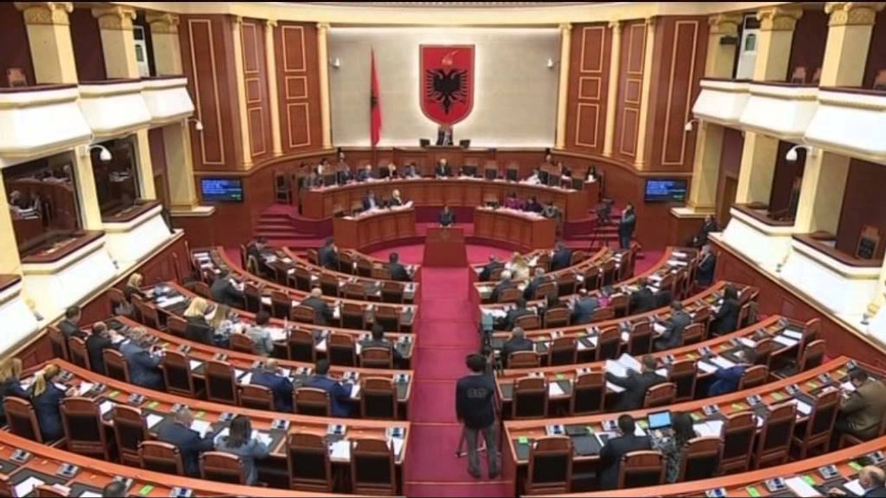 DEBAT PER TENDERAT DHE REMZI HOXHEN,BERISHA THIRRJE PER RREZIMIN E QEVERISE LAJM