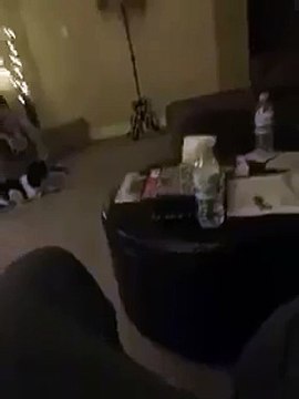 Quand ta mère t’empêche de passer un bon moment avec une fille... Pétage de plomb