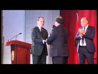 PRESIDENTI NDERON AKTORIN MUHARREM HOXHA