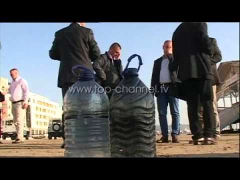 Durrës, naftë në Adriatik; ndoten 2.5 km vijë bregdetare - Top Channel Albania - News - Lajme