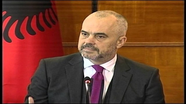EDI RAMA ME BIZNESIN DISKUTON REFORMAT DHE PREMTON SE NUK DO TE RRISE TAKSAT LAJM