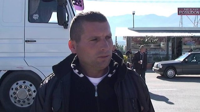 KTHIME MASIVE NE KAKAVIJE,PALA GREKE BLLOKON PA ARSYE KALIMIN E SHQIPTAREVE LAJM