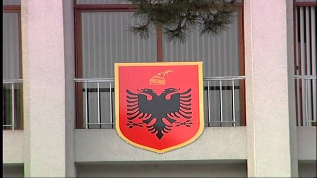 NISHANI DEKRETON MANJANIN,MINISTRI I RI PRITET QE TE VOTOHET TE ENJTEN NE KUVEND LAJM